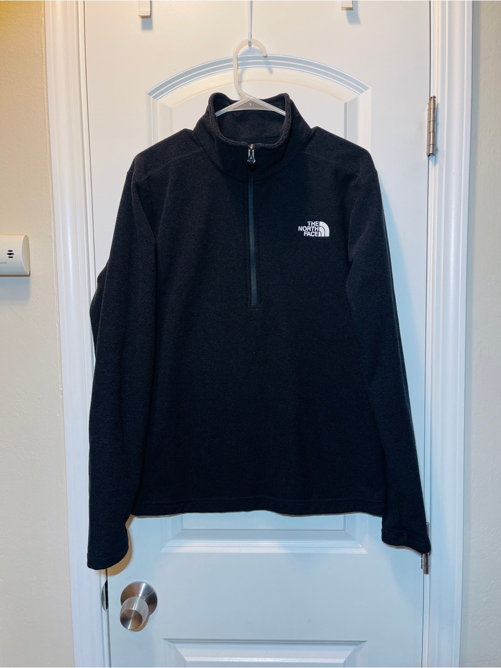 The North Face Men’s Black Quarter-Zip Fleece Pullover